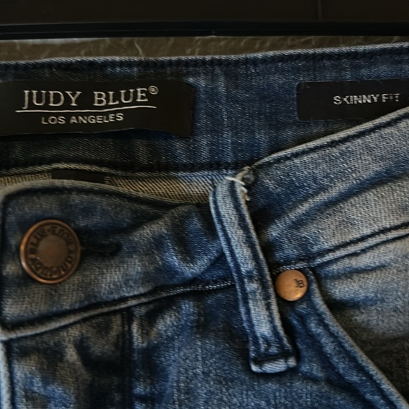 Judy Blue Jeans - Picture 4 of 10